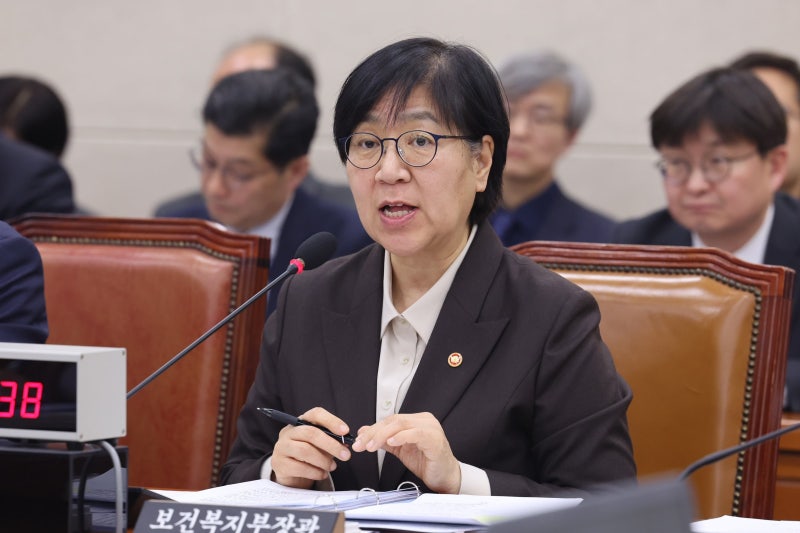 [동서남북] ‘K방역 영웅’의 무성의한 사과