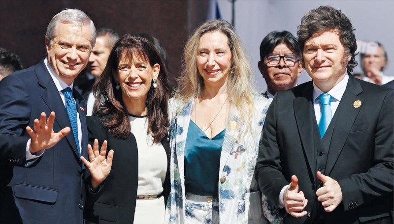 칠레 대통령 취임식, 중남미 ‘블루 타이드 군단’ 축제의 장 됐다
