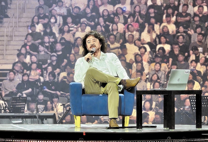 靑, 공소취소 거래 논란 참전 “김어준 유튜브서 가짜 뉴스”