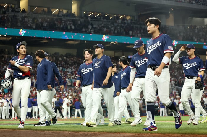 공도 느리고, 스트라이크도 못 던지고