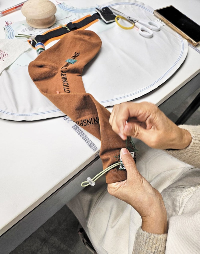 꿰매고 깁고 덧대고… 옷장 속 헌옷이 ‘나만의 명품’이 된다