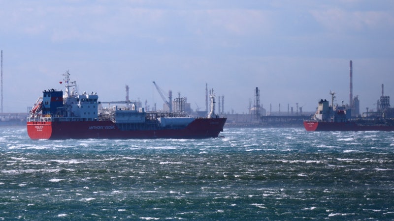 요소·알루미늄… 호르무즈 한 달 막히자 아시아 공급망 연쇄 쇼크