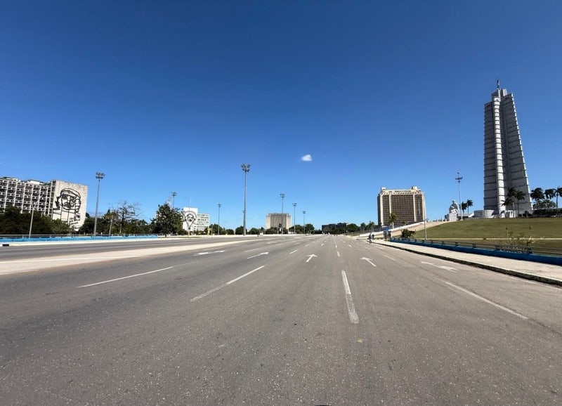 쿠바 기름값 1만원, 청소차도 멈췄다