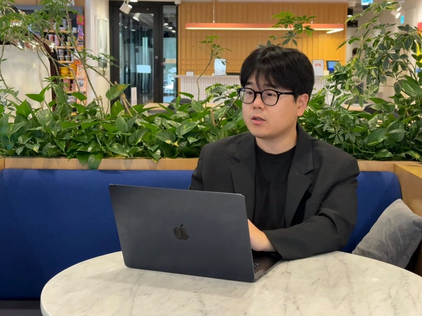 지난 24일 서울 강남구에서 본지와 인터뷰 중인 안재만 베슬AI 대표/베슬AI제공