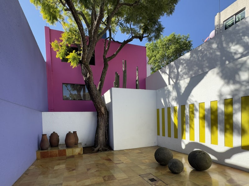 [박진배의 공간과 스타일] [334] 분홍색으로 성공한 건축가