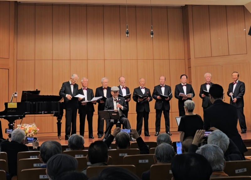 노래하는 사람은 쉽게 저물지 않는다 [고혜련의 삶이 있는 풍경] (14)