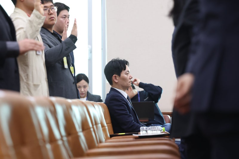 ‘이화영 회유 녹취’ 또 토막 공개한 與… 국힘 “전체 다 틀어라”