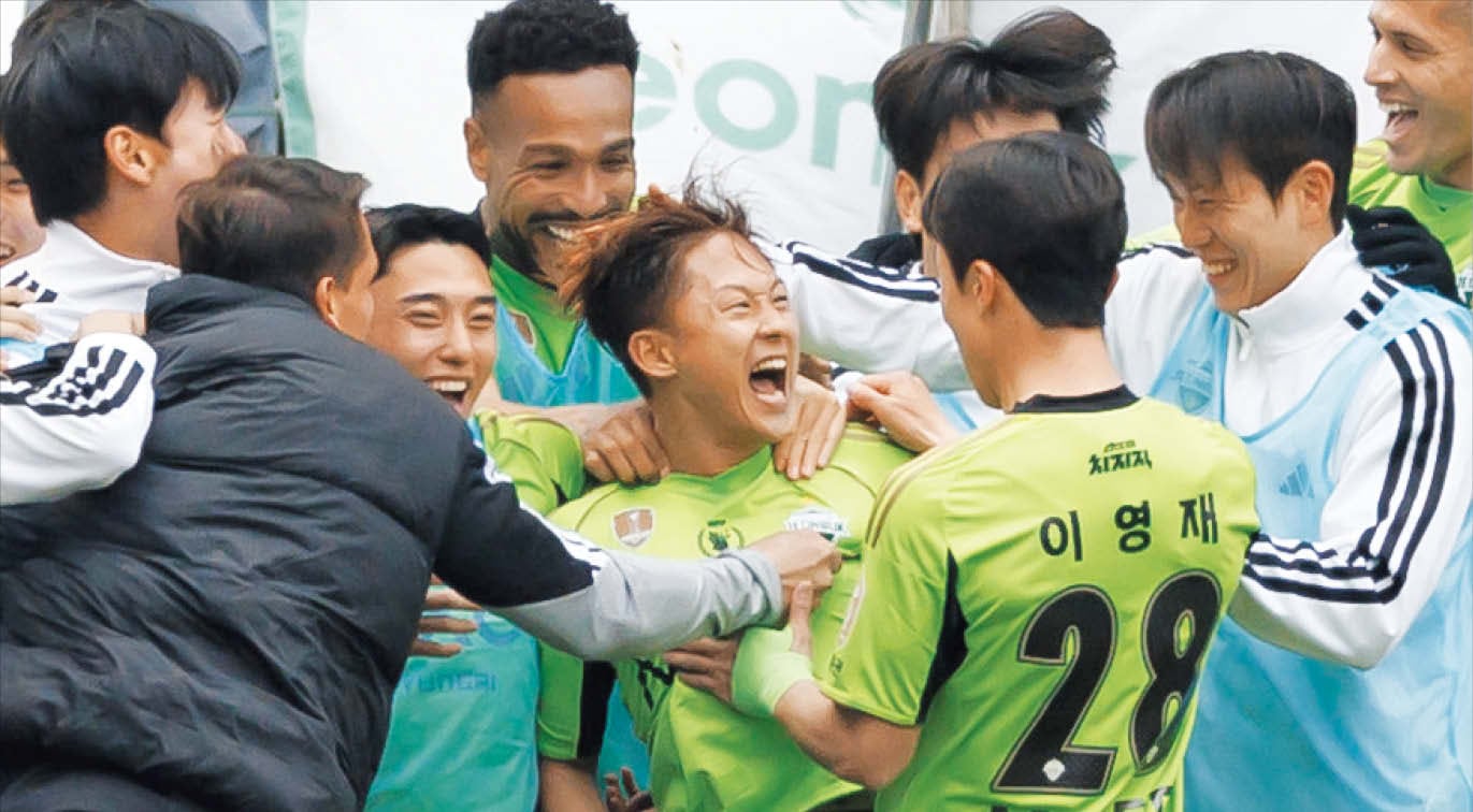전북 ’100번째 현대家 더비' 울산 누르고 3연승