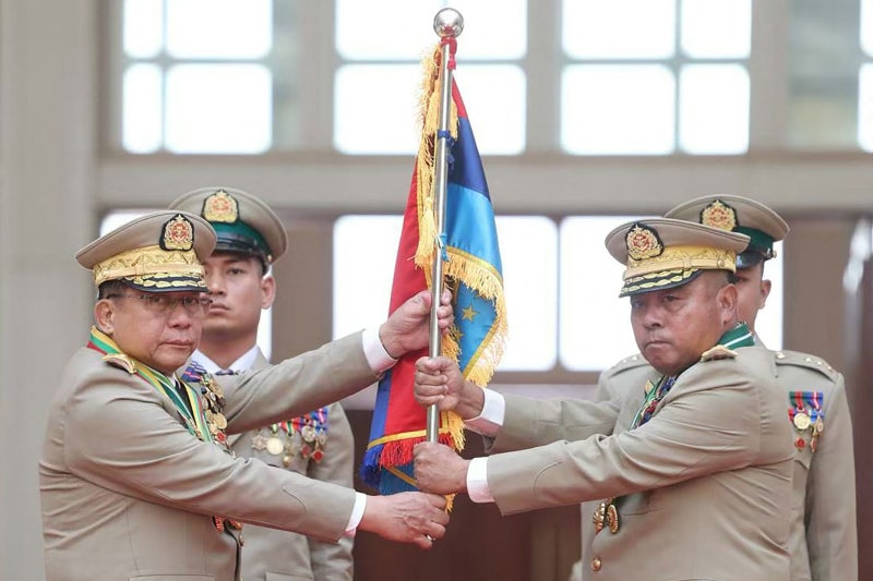 쿠데타로 5년 독재하다, 군복 벗고 4일 만에 미얀마 대통령에