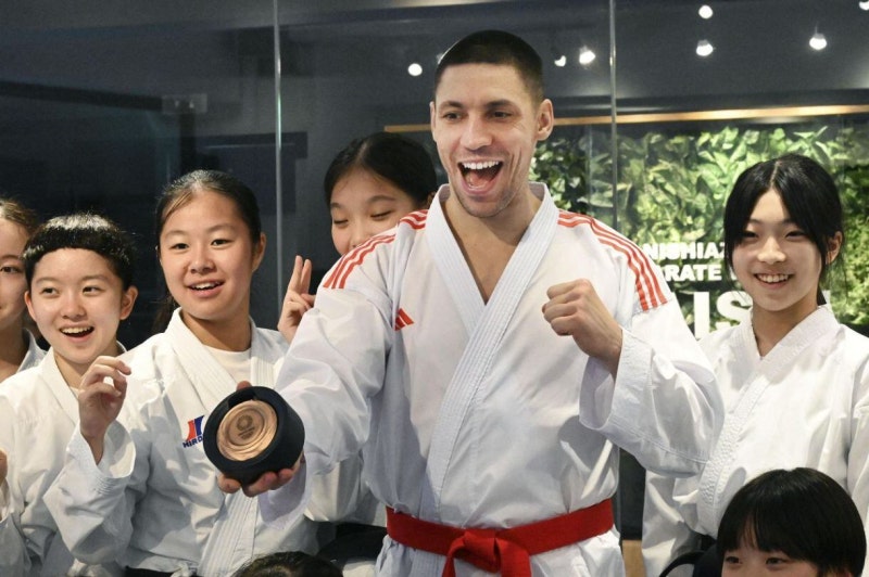 “조국 지키려 판 올림픽 메달, 제 품에 돌아왔어요”