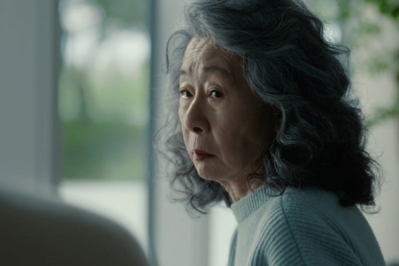부부로 만난 윤여정·송강호... “동반자  찾아도 삶은 어렵지 않나”