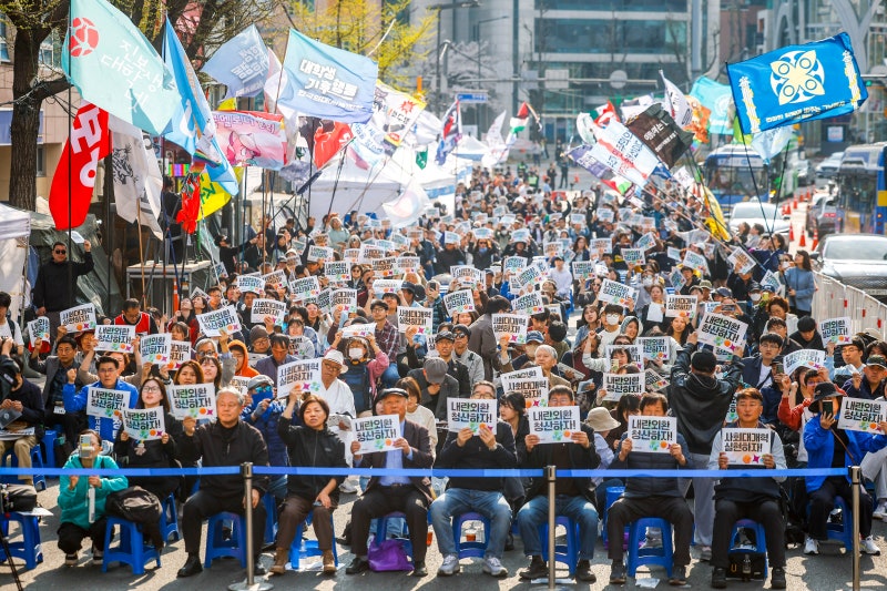 [카페 2030] 쓸데없이 정치 권하는 사회