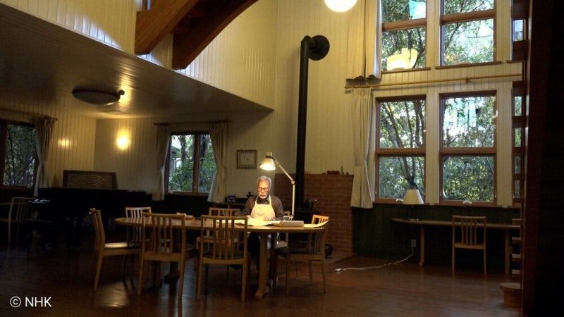 은퇴 선언했던 거장은 왜 다시 연필을 들었나