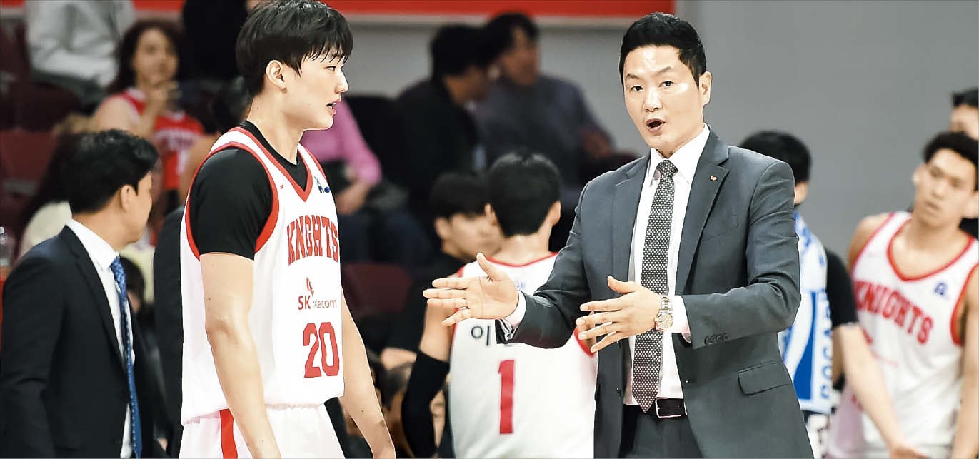 주전 빼고, 자유투 오조준… 씁쓸한 농구판