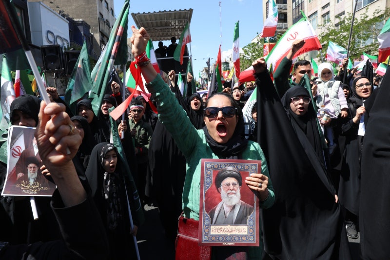 시간·물가·선거 쫓기는 트럼프  vs  ‘경제 핵폭탄’ 호르무즈 쥔 이란