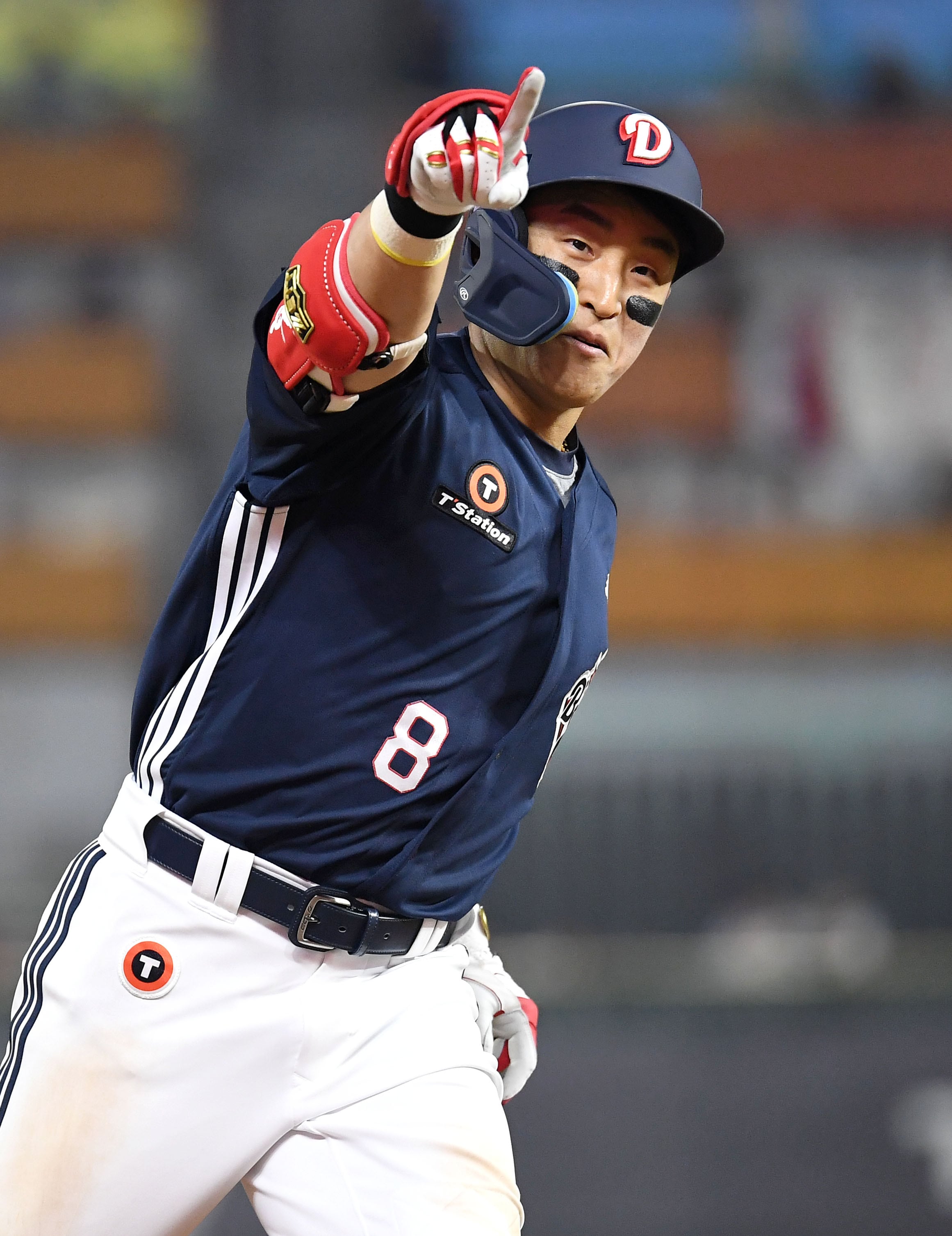 2군 전전하던 손아섭, 두산 유니폼 갈아입고 홈런 ‘쾅’