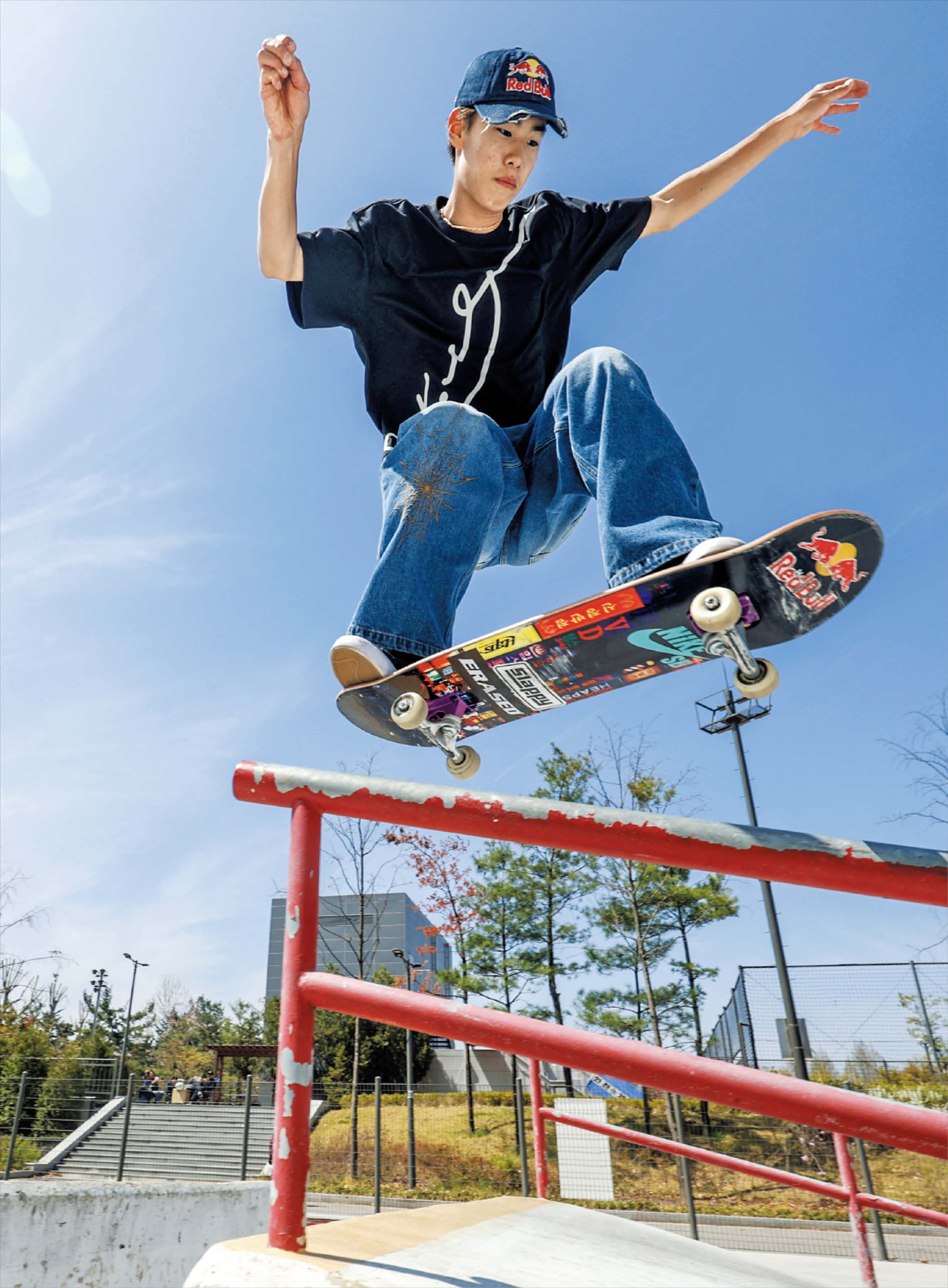 대회만 나가면 ‘최초 우승’… 스케이트보드 역사 새로 쓰는 18세