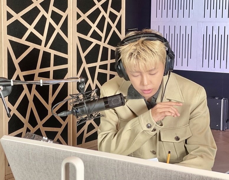 가수 임영웅이 유튜버 '미스터 비스트' 콘텐츠에 한국어 더빙을 하고 있다. /물고기뮤직 제공