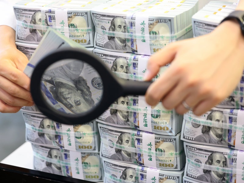 '서학개미' 돌아오며...외화 예금 역대 최대폭 감소 - 뉴스 썸네일 이미지