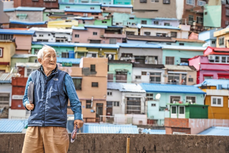 “신문도 책도 안 읽는 사람은 야만인… 정신이 가난합니다”