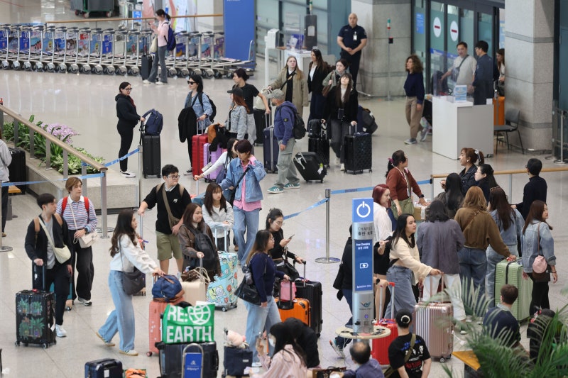 “中·日 관광객 20만명 맞이하라” 백화점·대형마트 황금연휴 특수