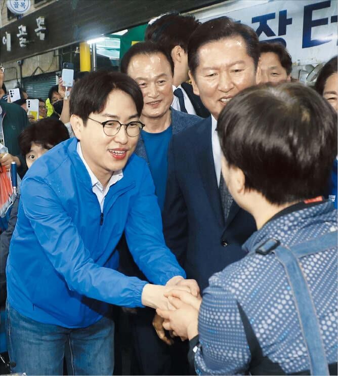 초등학생에 “오빠라고 해봐요”… 與 ‘말폭탄’ 리스크