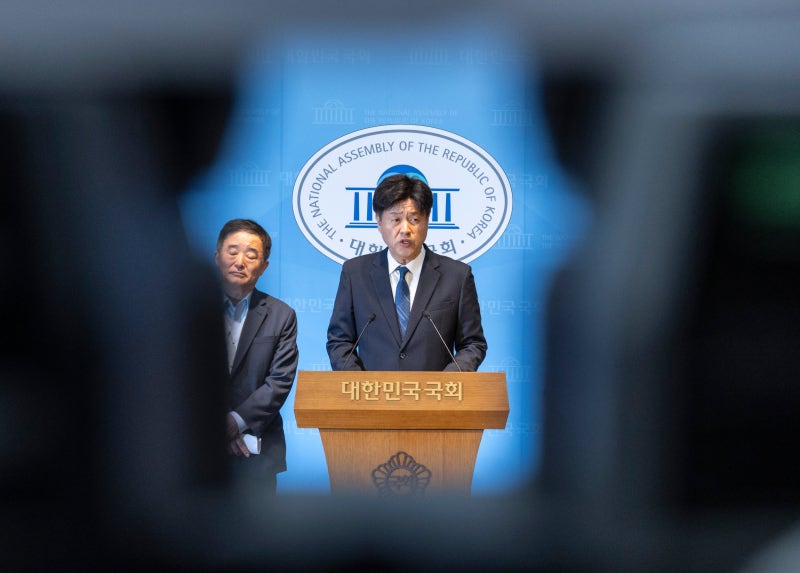 [태평로] ‘김용 공천 소동’으로 본 권력 비선들의 착각
