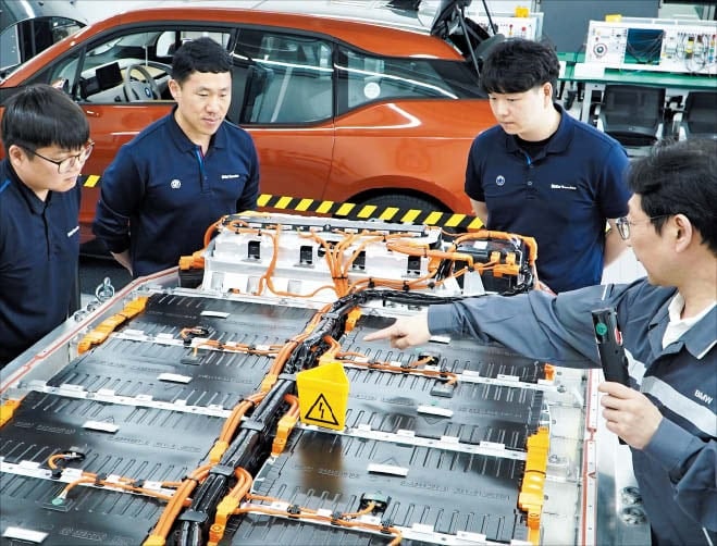 “고전압 테크니션 650명으로 확대” BMW, 전기차 AS로 소비자 공략