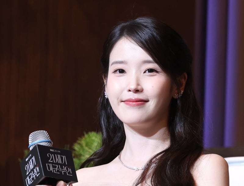 아이유, ‘대군부인’ 논란에 “제 잘못, 더 노력하겠다”