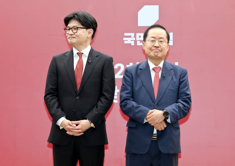 서울시장 대리전? 한동훈 “탈영병 홍준표, 민주당으로 월북하나”