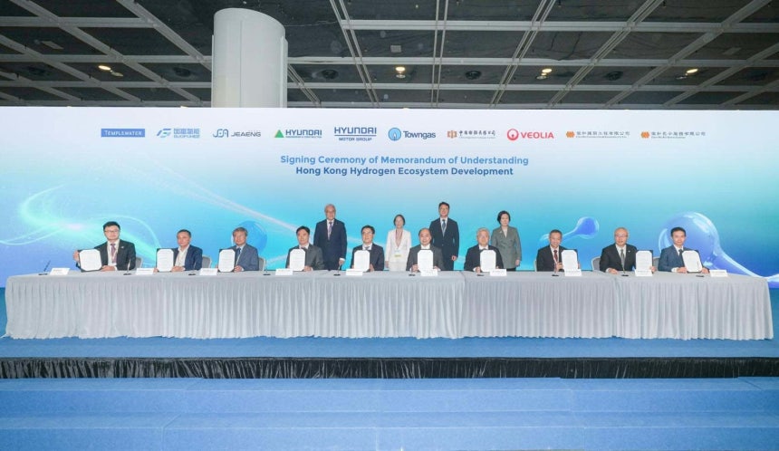 현대차그룹은 18일(현지 시간)‘국제 수소 개발 심포지엄 2026’이 열리는 홍콩 컨벤션센터에서 현대차와 현대건설이 참여하는‘홍콩 수소 생태계 조성을 위한 다자간 업무협약’을 체결했다고 밝혔다./현대차그룹