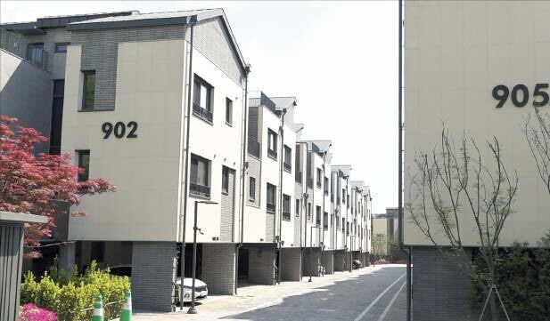 수도권 외곽 타운하우스 미분양 몸살… ‘마이너스 프리미엄’ 매물까지 등장