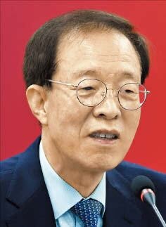 이석연 “靑 행정관이 갑질, 40년 공직에 이런 일은 처음”