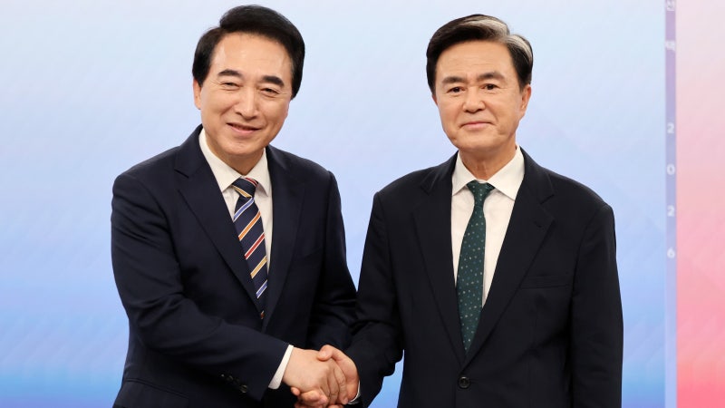 “대통령 잘하니까 도와줘야쥬” vs “한쪽에 몰아줘서야 되겠슈”