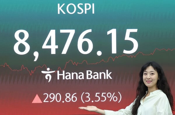 5월 코스피 44조 팔아치운 외국인, 코스닥 2.8조 순매수