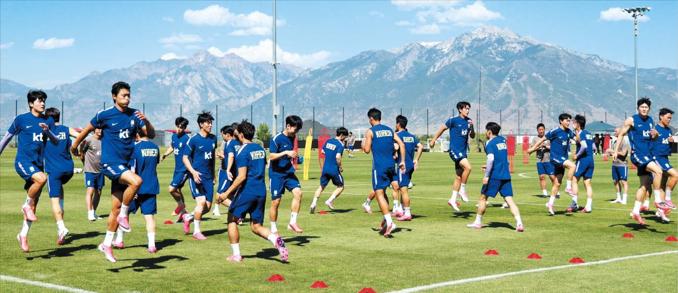 체코·남아공 상  대로 붉은 유니폼 입는다