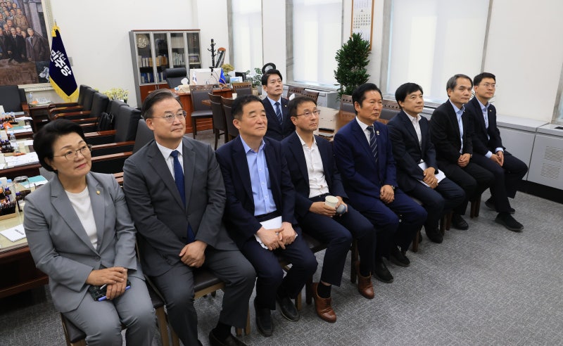 강성당원 업은 정청래, 李 지원 받는 김민석… 8·17 전당대회 격돌