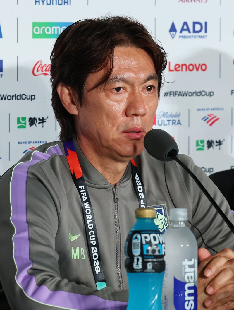 <b>홍명보</b> “체코전 <b>베스트 11</b> 정했다... 1차전에 모든 걸 쏟아부을 것”