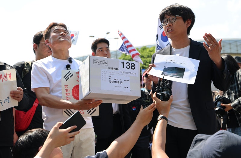 전한길 “선관위가 폐기한 잠실7동 투표용지 상자 확보”... 선관위 “사실 아냐”