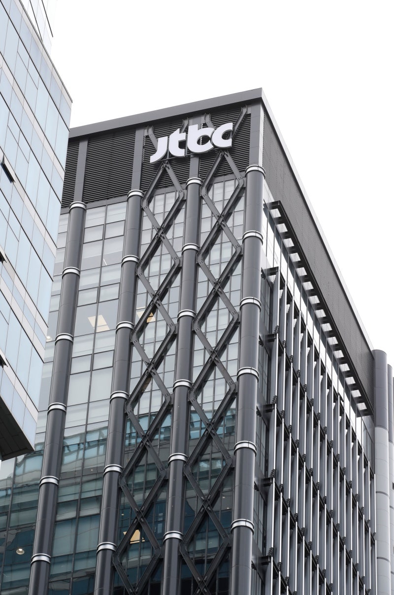 JTBC, 차입금 못갚아 신용등급 하향 조정