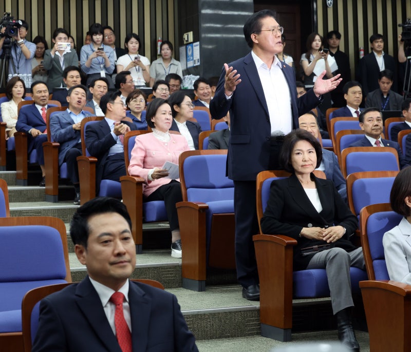 <b>국힘</b> 의총 “전면 재<b>선거</b> 주장 않기로... <b>선거소청</b>은 <b>7곳</b>만”