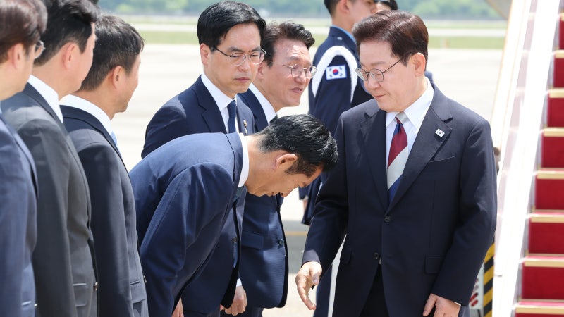 李, 당권경쟁 민주당 직격... “원수 싸우듯 <b>하지</b> 마라”