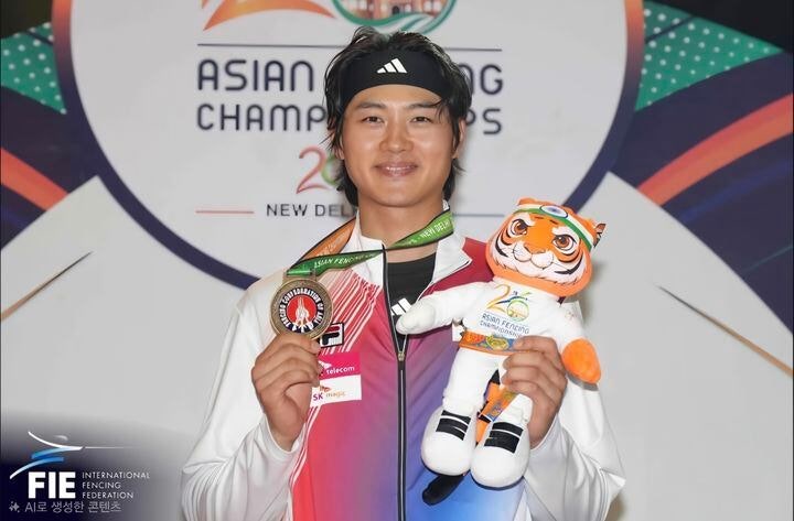 잠실 봉쇄에 ‘남의 칼’ 빌렸지만... <b>오상욱</b>, 펜싱 <b>아시아선수권 우승</b>