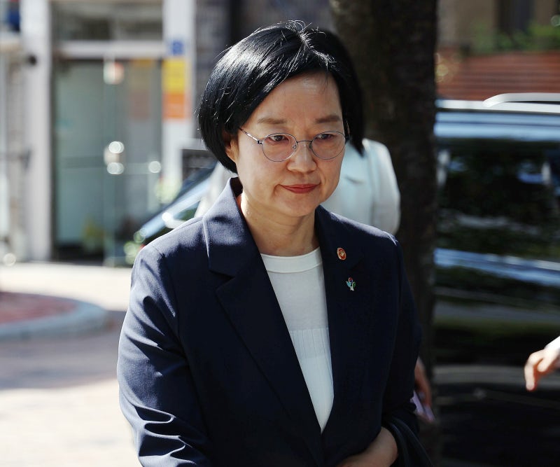 한성숙, 3채 팔고 1주택자로... 차익 20억 중 5억 기부했다