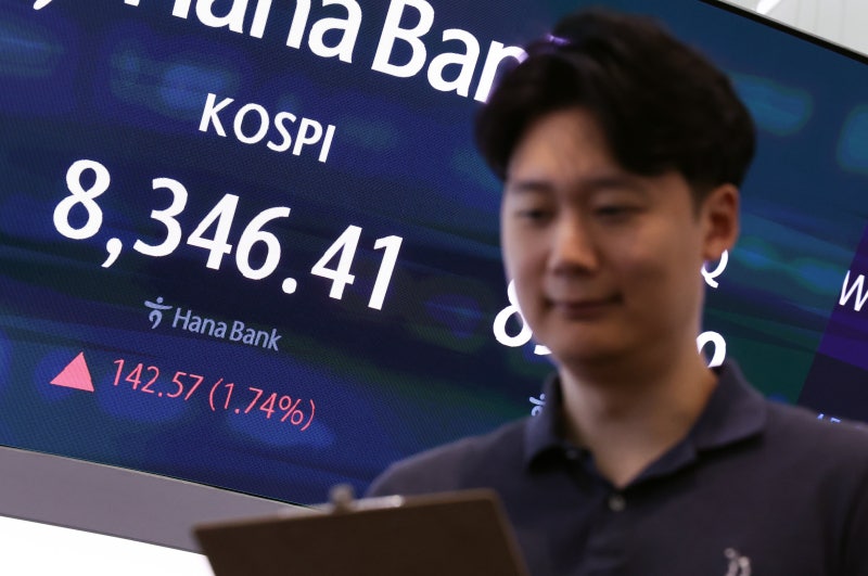 삼성전자, 10% 급등하며 시총 1위 탈환...코스피도 하루만에 반등