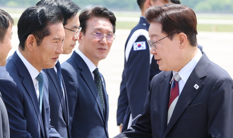 의원 배우자들 분위기 묘했다... 청와대 오찬서 ‘명청 신경전’?
