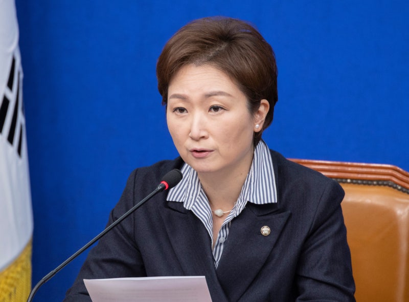與이언주, 얼굴 합성 음란물에 충격 받아 입원