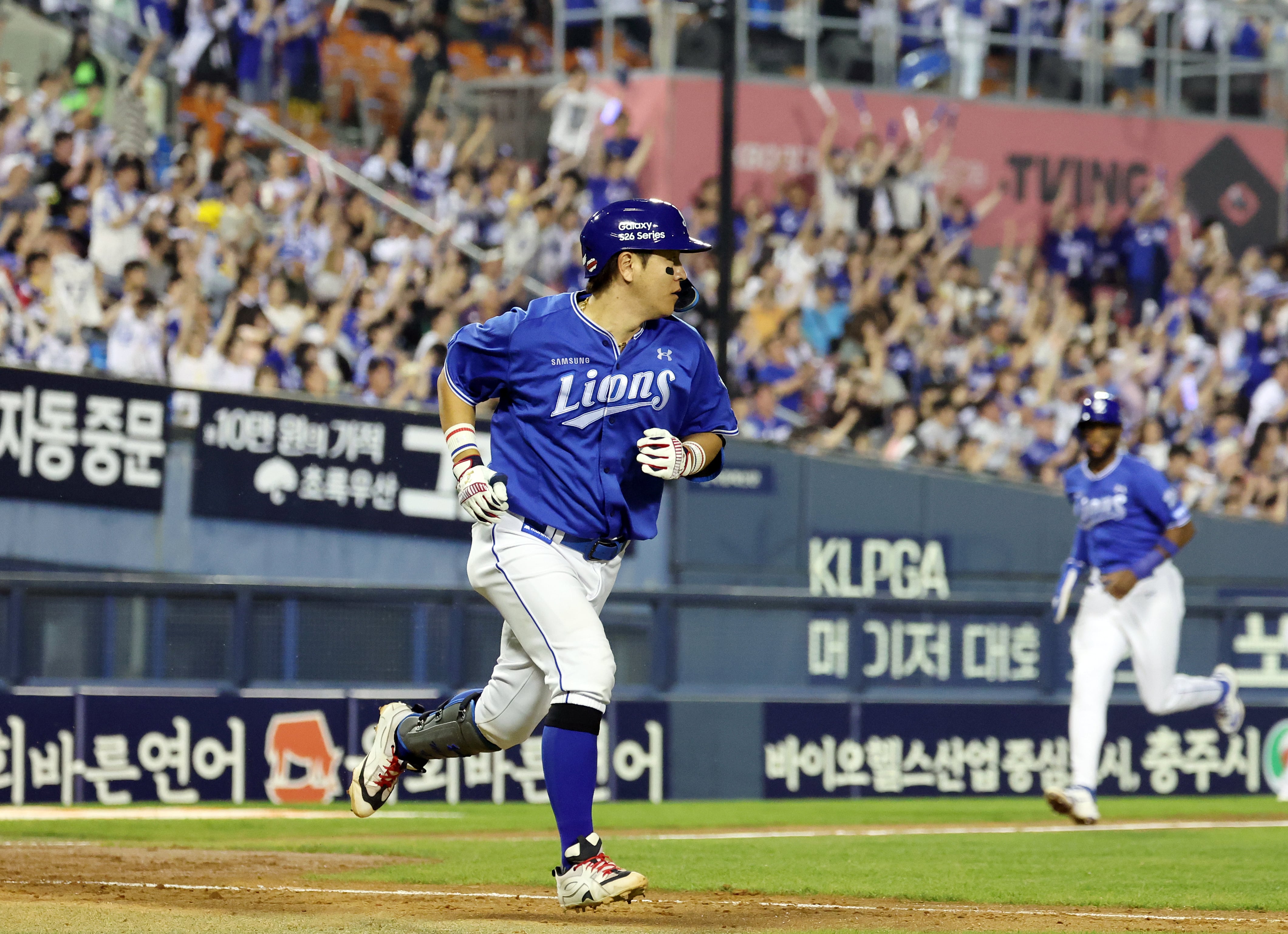 강민호 연타석 3점포... <b>삼성</b>, SSG 13대3 완파