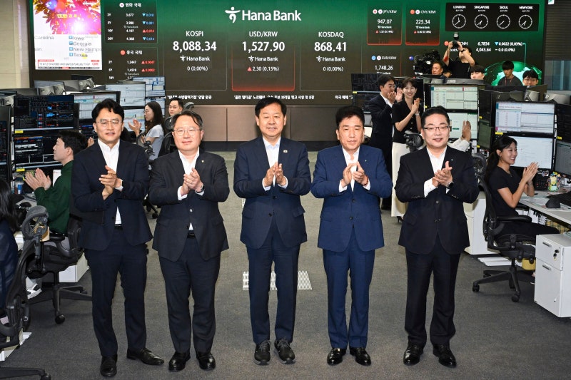구윤철 부총리, <b>외환시장 24시간 개장</b> 첫날 딜링룸 찾아 “원화 글로벌...