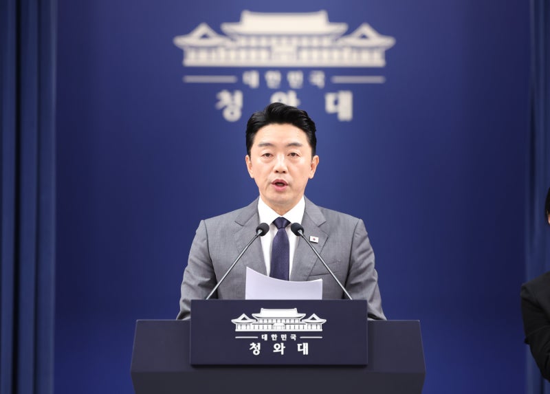 靑 “<b>호남 반도체 클러스터</b>, 광주 군공항 부지에 조성”